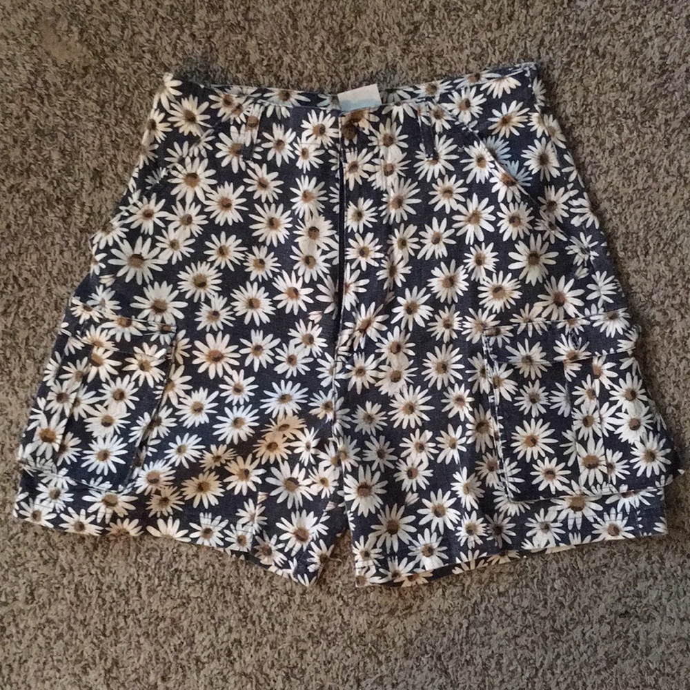 Women’s 90s cargo shorts